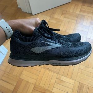 Brooks running shoes size 8. Great condition. Worn maybe 5 times. Dark navy.
